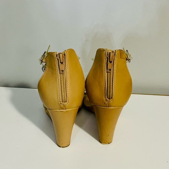 Nude and crystal wedges - Picture 4 of 5